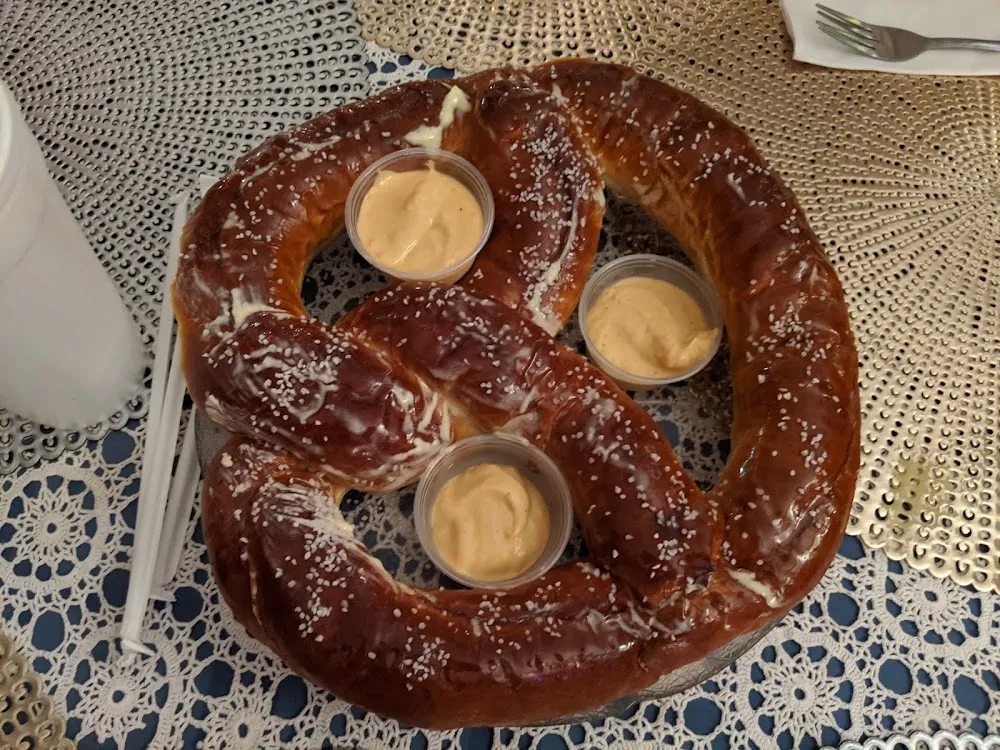 Giant Bavarian Pretzel w Beercheese